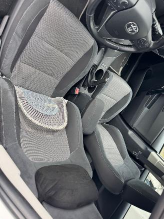 Toyota Auris 1.8 AUTOMAAT Hybrid Dynamic Go picture 15