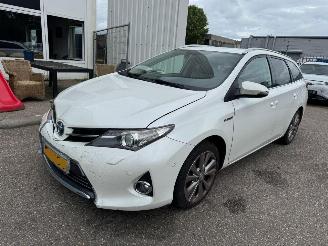 Voiture accidenté Toyota Auris Touring Sports 1.8 Hybrid Aspiration 2013/6
