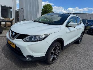 Vaurioauto  passenger cars Nissan Qashqai 1.2 Tekna 2014/9
