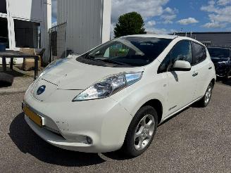 uszkodzony samochody osobowe Nissan Leaf Nissan LEAF Tekna Limited Edition 24 kWh 2016/3