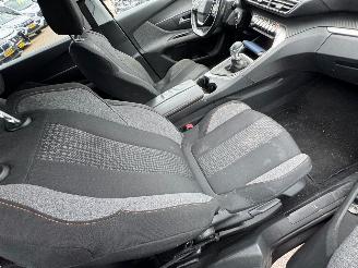Peugeot 5008 1.2 PureTech Active picture 15