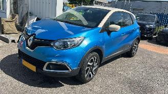 Vaurioauto  passenger cars Renault Captur 1.2 AUTOMAAT TCe Dynamique 2013/9
