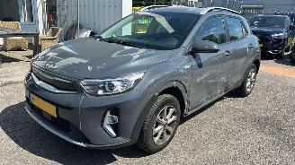 damaged passenger cars Kia Stonic 1.0 T-GDi MHEV 2021/11