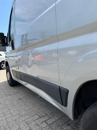 Peugeot Boxer 330 2.0 BlueHDI L1H1 Pro picture 4