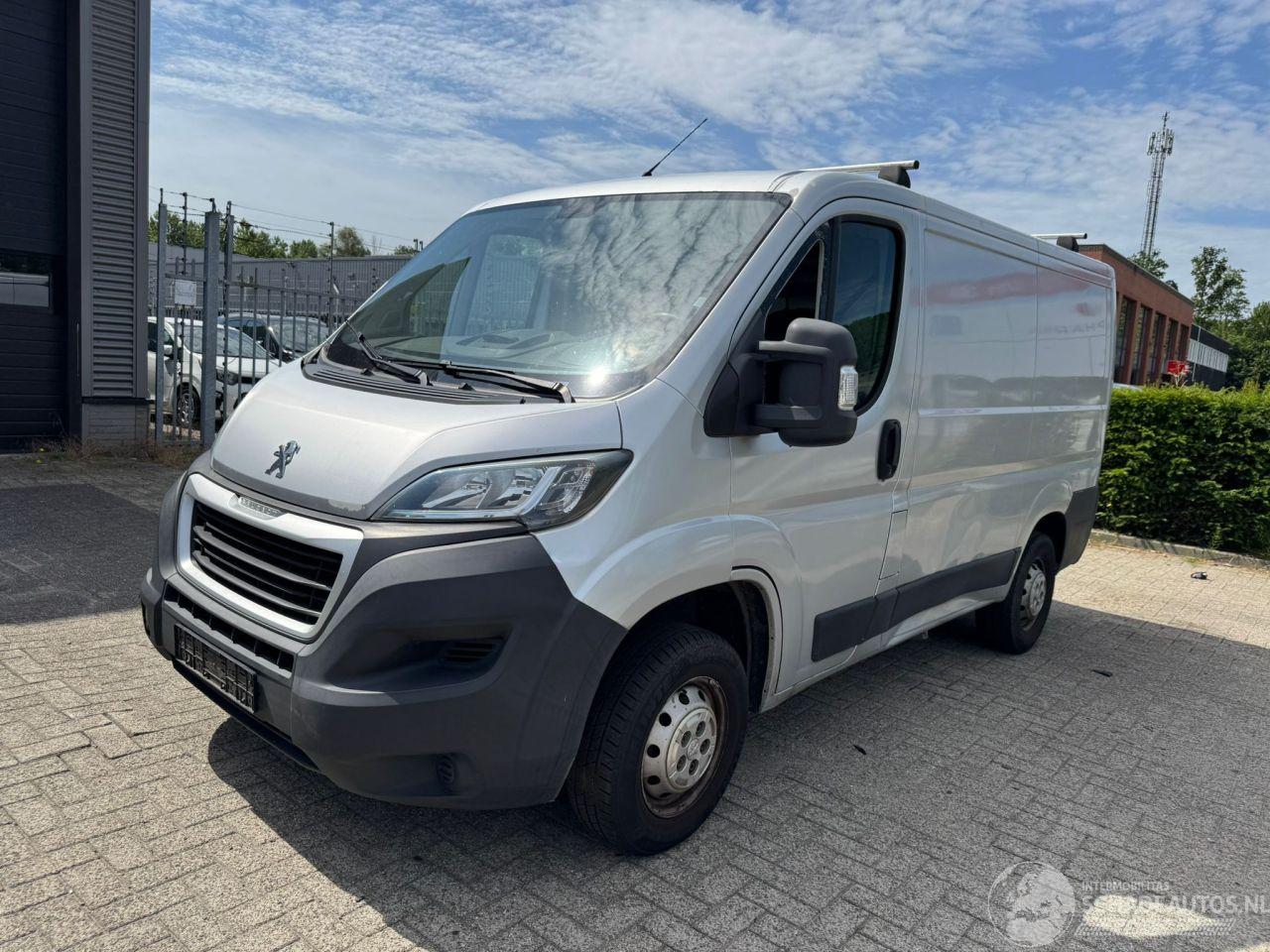 Peugeot Boxer 330 2.0 BlueHDI L1H1 Pro