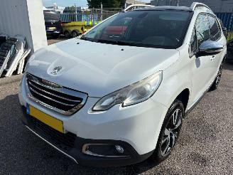 krockskadad bil auto Peugeot 2008 1.6 VTi Féline 2013/5