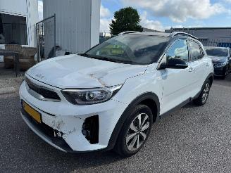 Damaged car Kia Stonic 1.0 T-GDi MHEV DynamicPlusLine 2022/1