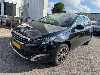 krockskadad bil auto Peugeot 308 SW 1.2 AUTOMAAT  PureTech Blue Lease Premium 2016/12