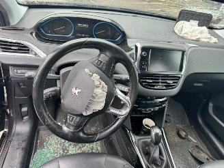 Peugeot 2008 1.2 PureTech GT-line picture 13