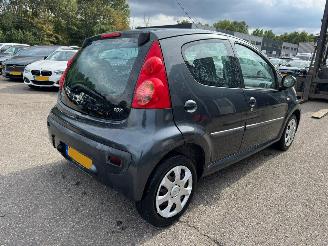 Peugeot 107 1.0-12V Urban Move picture 5