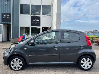 Peugeot 107 1.0-12V Urban Move picture 2