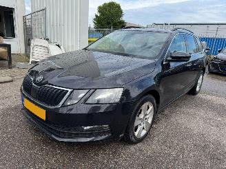 Schadeauto Skoda Octavia Combi 1.6 AUTOMAAT TDI Greentech Clever Edition 2019/12