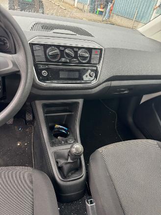 Volkswagen Up! 1.0 BMT up! beats picture 14