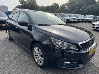 Peugeot 308 1.2 PureTech Blue Lease Executive picture 5