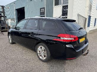 Peugeot 308 1.2 PureTech Blue Lease Executive picture 2