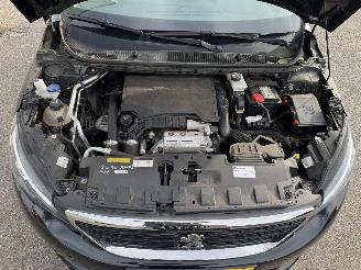 Peugeot 308 1.2 PureTech Blue Lease Executive picture 14