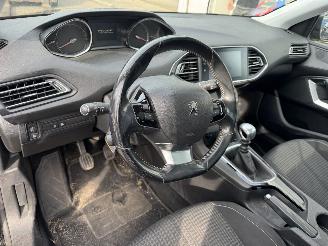 Peugeot 308 1.2 PureTech Blue Lease Executive picture 10