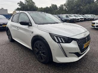 krockskadad bil auto Peugeot 208 1.2 PureTech GT Pack AUTOMAAT 2022/1