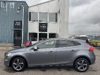 Volvo V-40 2.0 D2 Inscription picture 2