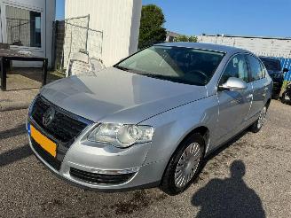 Voiture accidenté Volkswagen Passat 2.0 AUTOMAAT FSI Comfortline 2006/9