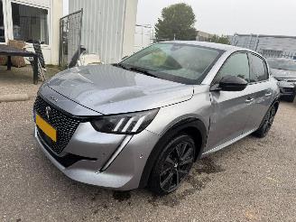 krockskadad bil auto Peugeot e-208 EV GT 350 50 kWh 2023/5