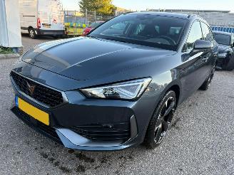 uszkodzony samochody osobowe Cupra Leon Sportstourer 1.4 e-Hybrid Essential Limited 2024/8