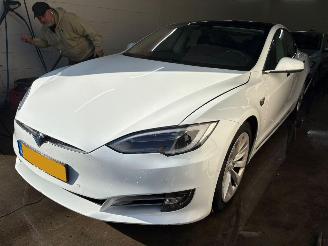 krockskadad bil auto Tesla Model S 75D Base 245 KW 2018/8