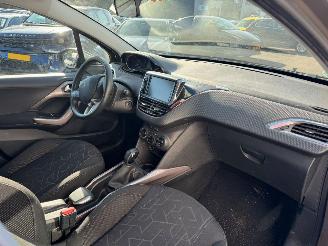 Peugeot 2008 1.2 PureTech Blue Lion picture 12