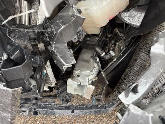 Land Rover Defender 110 2.0 AUTOMAAT P300e 110 X-Dynamic SE 300 PK picture 14
