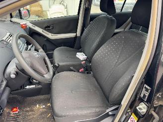 Toyota Yaris 1.0 VVTi Spirit picture 7