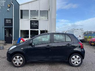 Toyota Yaris 1.0 VVTi Spirit picture 2
