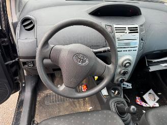 Toyota Yaris 1.0 VVTi Spirit picture 9