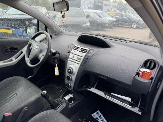 Toyota Yaris 1.0 VVTi Spirit picture 11
