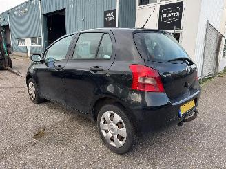 Toyota Yaris 1.0 VVTi Spirit picture 3
