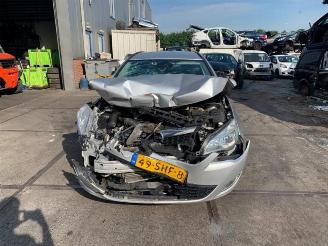 Salvage car Opel Astra  2011/9