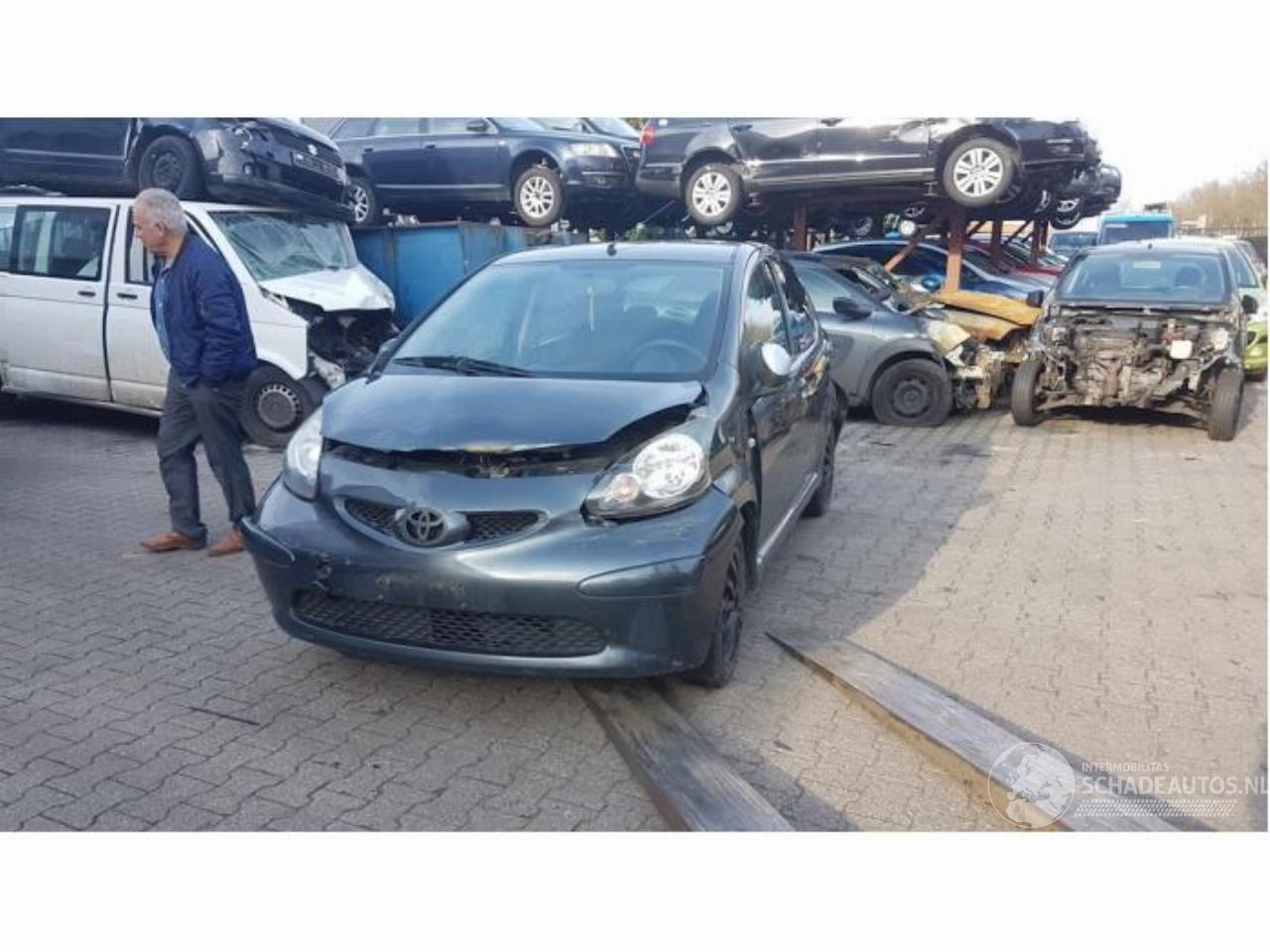 Toyota Aygo Aygo (B10), Hatchback, 2005 / 2014 1.0 12V VVT-i