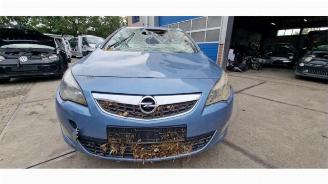 Damaged car Opel Astra Astra J Sports Tourer (PD8/PE8/PF8), Combi, 2010 / 2015 1.4 Turbo 16V 2011/9