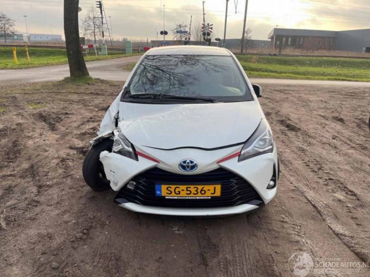 Toyota Yaris Yaris III (P13), Hatchback, 2010 / 2020 1.5 16V Hybrid