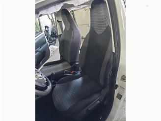 Peugeot 108 108, Hatchback, 2014 1.0 12V VVT-i picture 17