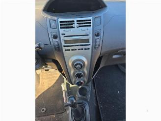 Toyota Yaris Yaris II (P9), Hatchback, 2005 / 2014 1.3 16V VVT-i picture 12