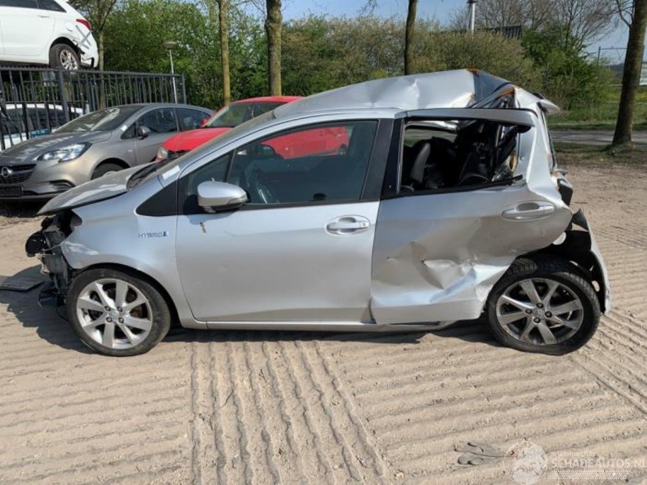 Toyota Yaris Yaris III (P13), Hatchback, 2010 / 2020 1.5 16V Hybrid