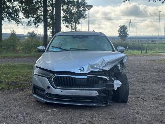 Auto da rottamare Skoda Octavia Octavia Combi (NXAC), Combi 5-drs, 2019 1.0 TSI e-TEC 12V 2021/9