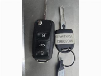 Purkuautot passenger cars Volkswagen Up! Up! (121), Hatchback, 2011 1.0 12V 60 2015/4