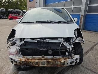 Coche siniestrado Toyota Yaris Yaris II (P9), Hatchback, 2005 / 2014 1.3 16V VVT-i 2006/5