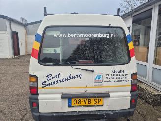 Mitsubishi L-300 L300 LONG BODY picture 3