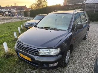 skadebil auto Mitsubishi Space-wagon 2.4 AUTOMAAT 7 PERSOONS AIRCO 2000/4