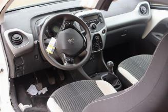 Peugeot 108 108, Hatchback, 2014 1.0 12V picture 11