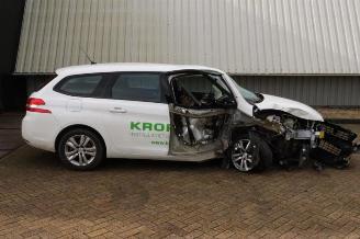 krockskadad bil auto Peugeot 308 308 SW (L4/L9/LC/LJ/LR), Combi 5-drs, 2014 / 2021 1.5 BlueHDi 130 2021/9