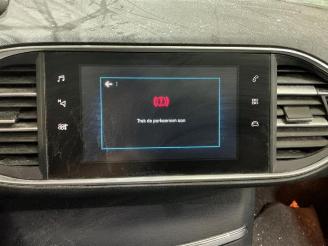 Peugeot 308 308 SW (L4/L9/LC/LJ/LR), Combi 5-drs, 2014 / 2021 1.2 12V e-THP PureTech 130 picture 30