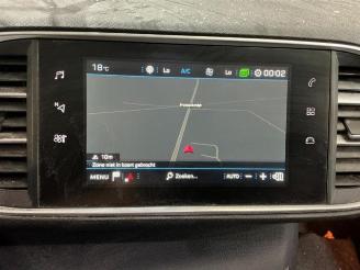 Peugeot 308 308 SW (L4/L9/LC/LJ/LR), Combi 5-drs, 2014 / 2021 1.2 12V e-THP PureTech 130 picture 31